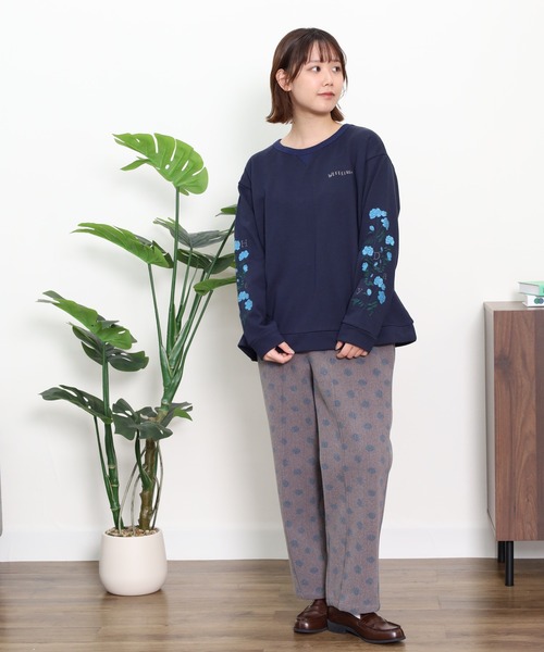 Emago(イマゴ)の「EMAGO 植物ロゴ刺繍プルオーバー(スウェット・レディース・杢グレー/グリーン/ネイビー・FREE)」の22枚目の写真