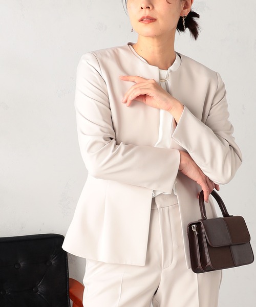 GALLORIA（ギャローリア）の「【セットアップで着られる】キレメクペプラムジャケット（ノーカラージャケット・レディース・ネイビー/ライトベージュ・L/LL/M/S）」の3枚目の写真