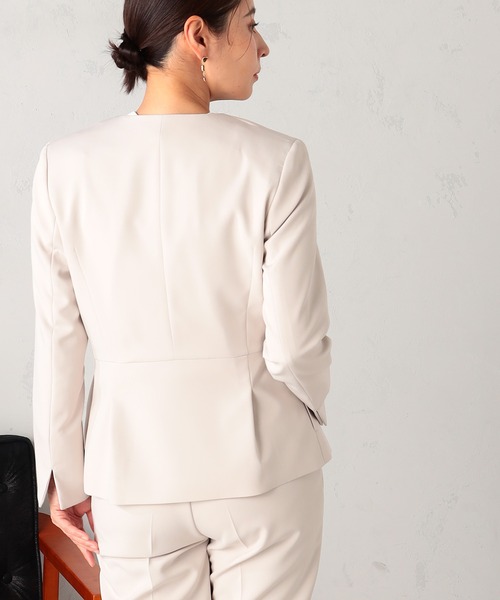 GALLORIA（ギャローリア）の「【セットアップで着られる】キレメクペプラムジャケット（ノーカラージャケット・レディース・ネイビー/ライトベージュ・L/LL/M/S）」の4枚目の写真