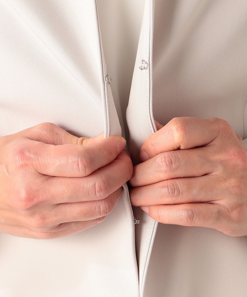 GALLORIA（ギャローリア）の「【セットアップで着られる】キレメクペプラムジャケット（ノーカラージャケット・レディース・ネイビー/ライトベージュ・L/LL/M/S）」の6枚目の写真