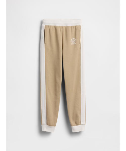 GAP(ギャップ)の「Athleticロゴ トラックジョガーパンツ (キッズ)(スウェットパンツ・キッズ・ベージュ/ネイビー・160cm/150cm/140cm/120cm/130cm/110cm)」の5枚目の写真