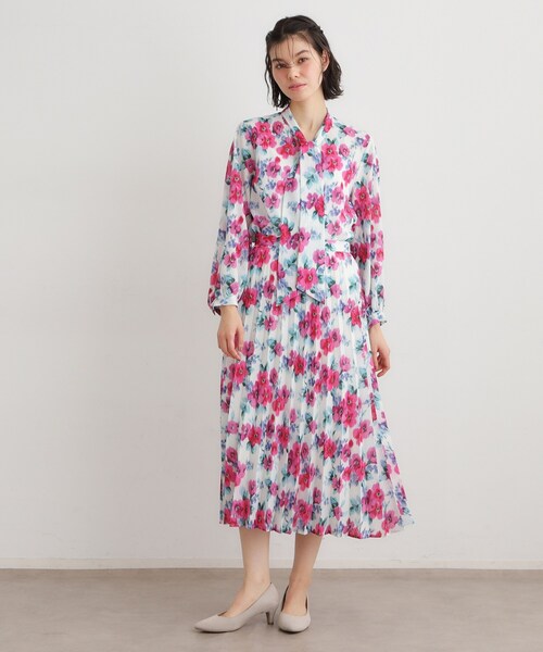 LAURA ASHLEY(ローラアシュレイ)の「【手洗い可/同柄アイテムあり】フリーサム ヘイズ柄 プリーツスカート(スカート・レディース・ホワイト系3/ブルー系5・38/40)」の4枚目の写真