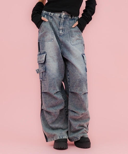 ANAP GiRL(アナップガール)の「タック入り ライン デニム カーゴ パンツ(その他パンツ・キッズ・ブラック/ライトブルー・M/S/XS)」の2枚目の写真