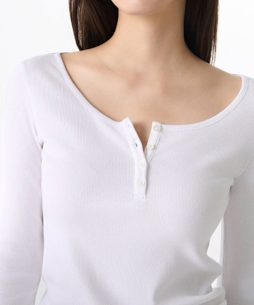 MUSINSA STANDARD WOMAN（ムシンサスタンダードウーマン）の「ウィメンズリブスリムワイドヘンリーネック長袖Tシャツ[ホワイト]（Tシャツ/カットソー・レディース・その他・SMALL/MEDIUM/X-SMALL/LARGE）」の3枚目の写真