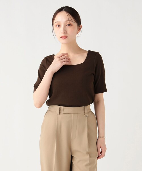 BEAMS HEART（ビームスハート）の「メタルチャーム スクエアネック Tシャツ（Tシャツ/カットソー・レディース・オフホワイト/ネイビー/グリーン/ブラウン・FREE）」の2枚目の写真
