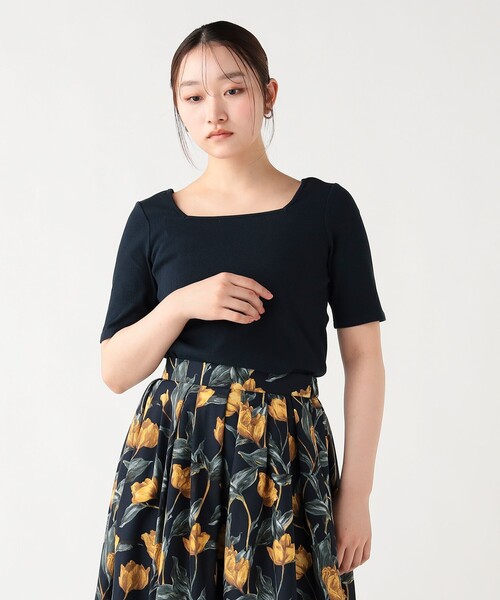 BEAMS HEART（ビームスハート）の「メタルチャーム スクエアネック Tシャツ（Tシャツ/カットソー・レディース・オフホワイト/ネイビー/グリーン/ブラウン・FREE）」の11枚目の写真