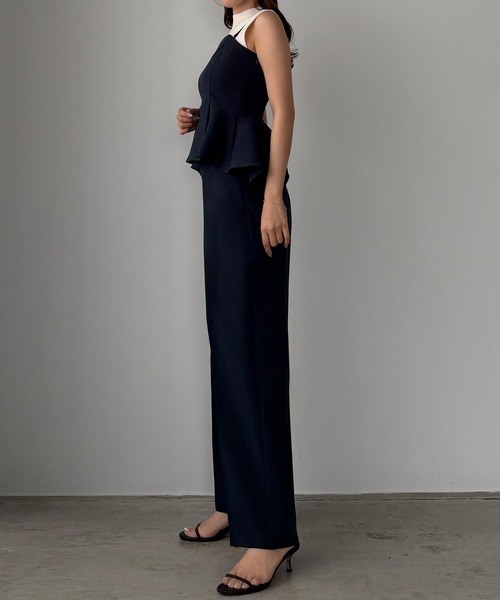 Louere（ルエレ）の「【肩紐取り外し可能】ペプラムベアトップsetタックパンツ[高身長サイズMT有り]（セットアップ・レディース・ダークベージュ/ダークグレー/ブラック/ネイビー/アイボリー・LARGE/MEDIUM/SMALL/MT/X-LARGE）」の9枚目の写真