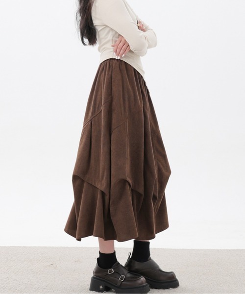 CHUL(チュル)の「アシンメトリー ティアード ロングスカート(スカート・レディース・ブラウン/ブラック/ホワイト/ダークグレー・FREE)」の7枚目の写真