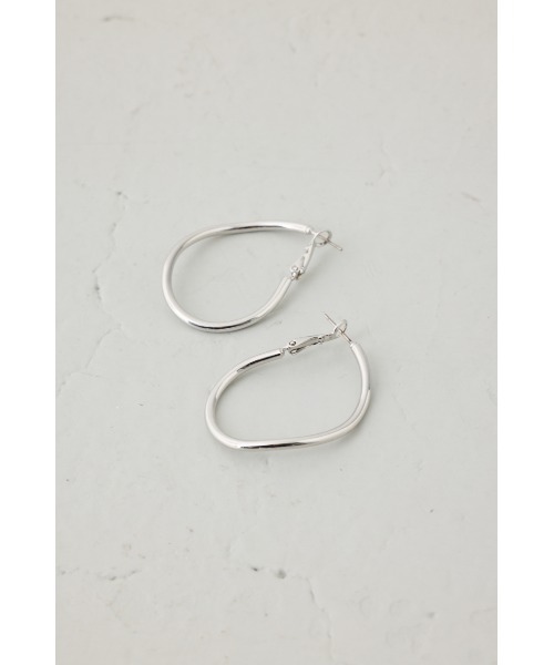 AZUL by moussy(アズールバイマウジー)の「ニュアンスカーブビッグフープピアス(ピアス(両耳用)・レディース・ゴールド系その他/シルバー・FREE)」の5枚目の写真