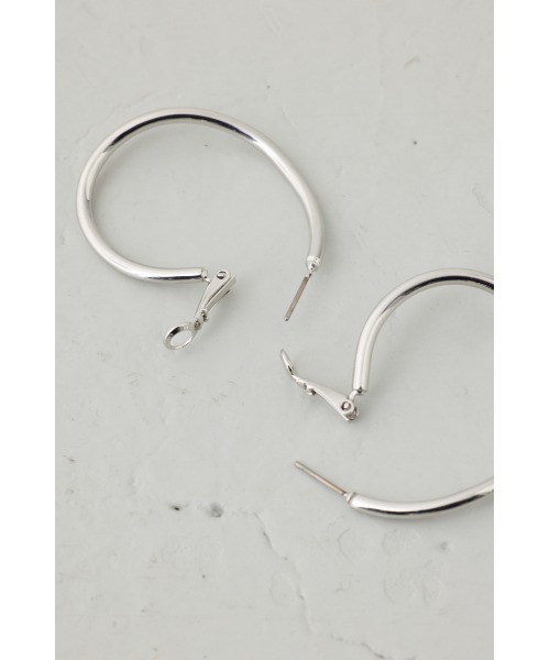 AZUL by moussy(アズールバイマウジー)の「ニュアンスカーブビッグフープピアス(ピアス(両耳用)・レディース・ゴールド系その他/シルバー・FREE)」の7枚目の写真