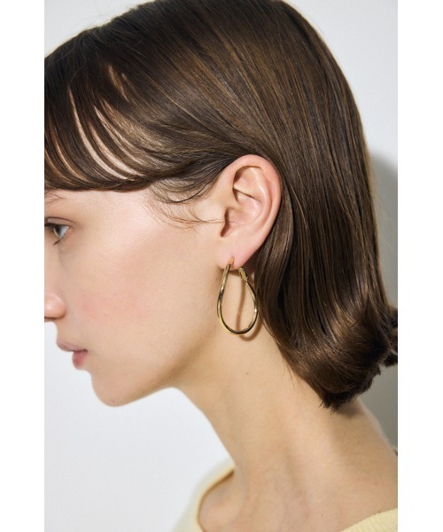 AZUL by moussy(アズールバイマウジー)の「ニュアンスカーブビッグフープピアス(ピアス(両耳用)・レディース・ゴールド系その他/シルバー・FREE)」の8枚目の写真
