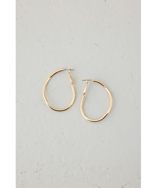 AZUL by moussy(アズールバイマウジー)の「ニュアンスカーブビッグフープピアス(ピアス(両耳用)・レディース・ゴールド系その他/シルバー・FREE)」の9枚目の写真