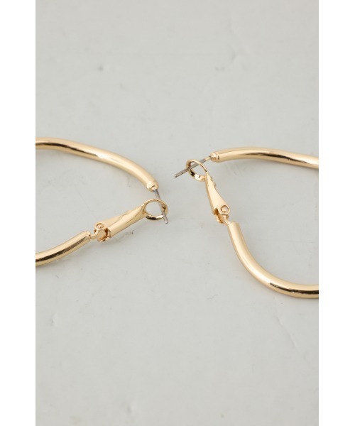 AZUL by moussy(アズールバイマウジー)の「ニュアンスカーブビッグフープピアス(ピアス(両耳用)・レディース・ゴールド系その他/シルバー・FREE)」の11枚目の写真