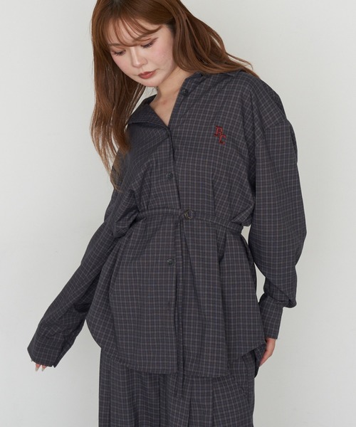 RAY CASSIN（レイカズン）の「【セットアップで着られる】オーバーサイズ胸刺繍チェックシャツ（シャツ/ブラウス・レディース・ベージュ系その他2/グレー系その他2/ネイビー・FREE）」の6枚目の写真