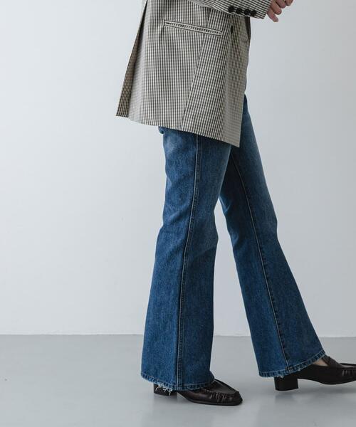 SENSE OF PLACE by URBAN RESEARCH(センスオブプレイスバイアーバンリサーチ)の「セミフレアデニム(デニムパンツ・レディース・ワンウォッシュ/インディゴブルー・MEDIUM/SMALL)」の1枚目の写真