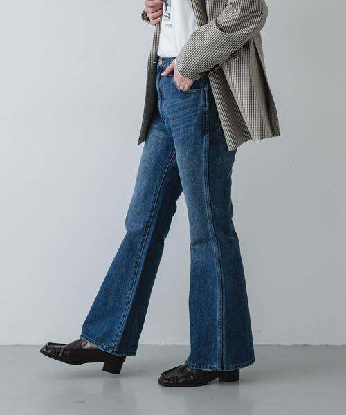 SENSE OF PLACE by URBAN RESEARCH(センスオブプレイスバイアーバンリサーチ)の「セミフレアデニム(デニムパンツ・レディース・ワンウォッシュ/インディゴブルー・MEDIUM/SMALL)」の16枚目の写真