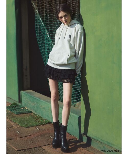 RESEXXY（リゼクシー）の「【MLB × New Era × RESEXXY】 SWEAT HOODIE（スウェット・レディース・グレー・FREE）」の13枚目の写真