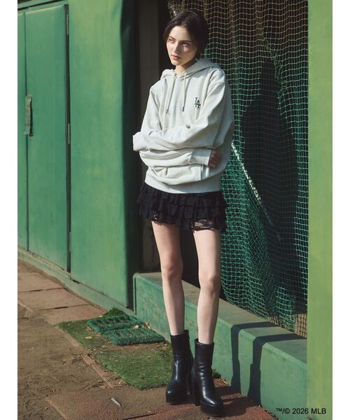 RESEXXY（リゼクシー）の「【MLB × New Era × RESEXXY】 SWEAT HOODIE（スウェット・レディース・グレー・FREE）」の14枚目の写真