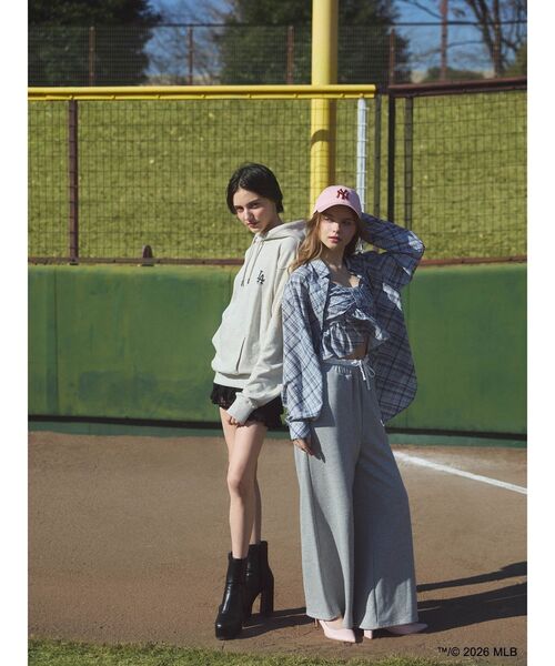 RESEXXY（リゼクシー）の「【MLB × New Era × RESEXXY】 SWEAT HOODIE（スウェット・レディース・グレー・FREE）」の15枚目の写真