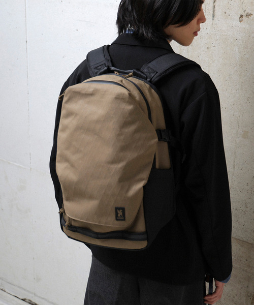 CHROME（クローム）の「［ CHROME / クローム ］EXTLEK 24L PACK / エクストレック 24リットル パック 防水 24L バックパック 14インチPC収納（バックパック/リュック・メンズ・ブラック/ベージュ・FREE）」の2枚目の写真