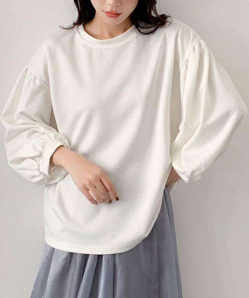 LOWO(ロワ)の「ボリュームスリーブ トップス プルオーバー 長袖(Tシャツ/カットソー・レディース・ベージュ/ホワイト/ブラック/グレー・FREE)」の2枚目の写真