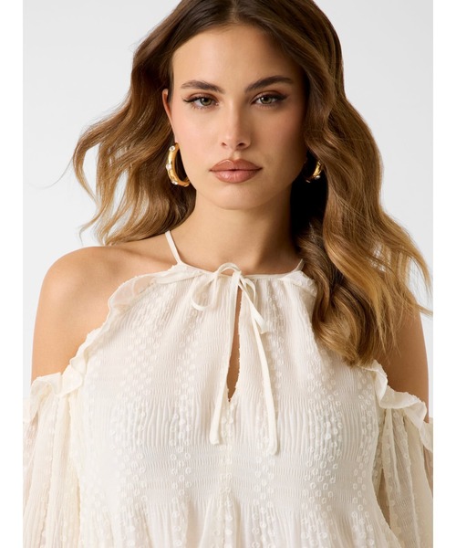 Guess(ゲス)の「EMILIA Cold Shoulder Top ブラウス(シャツ/ブラウス・レディース・ホワイト・MEDIUM/SMALL/X-SMALL/LARGE)」の3枚目の写真