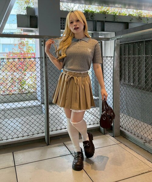 Another Branch olive des olive(アナザーブランチオリーブデオリーブ)の「バイカラーがアクセント、2枚衿ケーブルポロ(ニット/セーター・レディース・アイボリー/ボルドー/ブルー/グレー/ネイビー・FREE)」の17枚目の写真