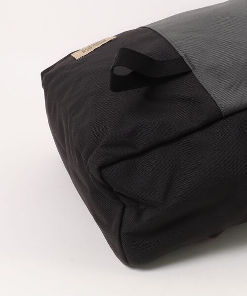 TOPO DESIGNS（トポデザインズ）の「FINEBOYS掲載モデル【TOPO DESIGNS】DAYPACK CLASSIC（バックパック/リュック・レディース・ブラック/グレー・ONE SIZE）」の3枚目の写真