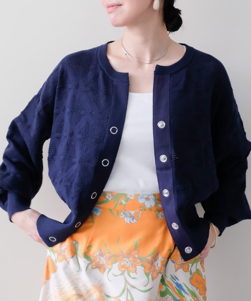 DOLLUPOOPS(ドールアップウップス)の「Flower Jacquard Knit Top(フラワージャガードニットトップス)(カーディガン/ボレロ・レディース・オフホワイト/グリーン/ネイビー・FREE)」の3枚目の写真