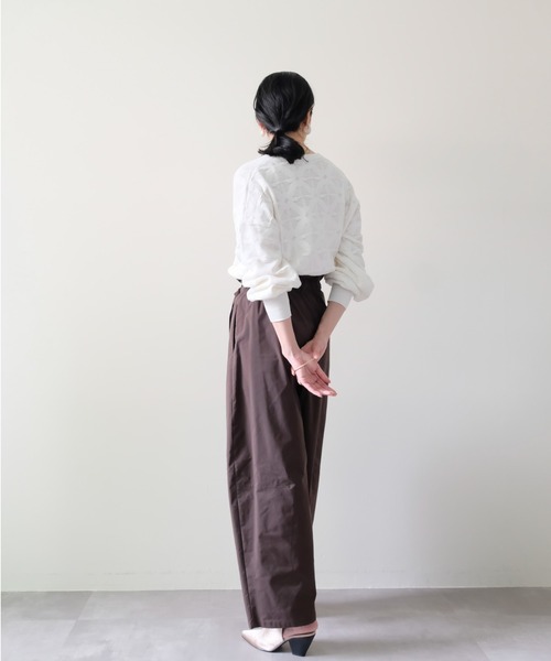 DOLLUPOOPS(ドールアップウップス)の「Flower Jacquard Knit Top(フラワージャガードニットトップス)(カーディガン/ボレロ・レディース・オフホワイト・FREE)」の4枚目の写真