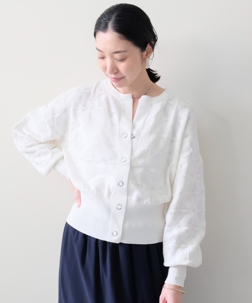 DOLLUPOOPS(ドールアップウップス)の「Flower Jacquard Knit Top(フラワージャガードニットトップス)(カーディガン/ボレロ・レディース・オフホワイト・FREE)」の5枚目の写真