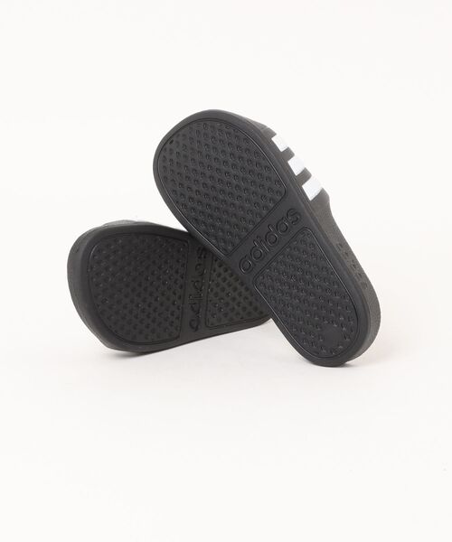 adidas(アディダス)の「【adidas】ADILETTE AQUA K(サンダル・キッズ・ブラック×ホワイト・19.0cm/20.0cm/21.0cm/22.0cm/23.0cm)」の2枚目の写真