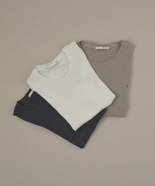 qualite(カリテ)の「【大人ラメ×スリット】ラメテレコTシャツ 春服 夏服 スリット(Tシャツ/カットソー・レディース・ブラック/オフホワイト/ベージュ・フリー)」の6枚目の写真