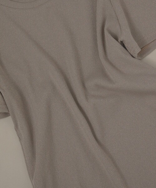 qualite(カリテ)の「【大人ラメ×スリット】ラメテレコTシャツ 春服 夏服 スリット(Tシャツ/カットソー・レディース・ブラック/オフホワイト/ベージュ・フリー)」の7枚目の写真