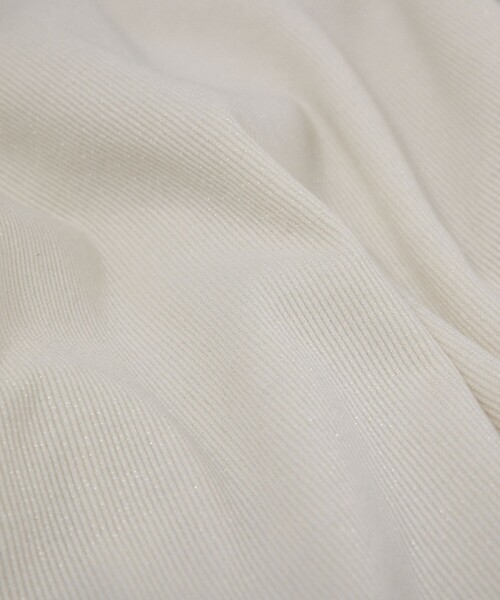 qualite(カリテ)の「【大人ラメ×スリット】ラメテレコTシャツ 春服 夏服 スリット(Tシャツ/カットソー・レディース・ブラック/オフホワイト/ベージュ・フリー)」の8枚目の写真