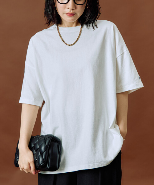 FREAK'S STORE(フリークスストア)の「限定展開 RUSSELL ATHLETIC × FREAK'S STORE/ラッセルアスレチック 別注 ビッグ シルエット 半袖 Tシャツ(Tシャツ/カットソー・レディース・オフホワイト/ネイビー/ブラック/サックスブルー/ライトグレー/レッド・フリ-)」の2枚目の写真