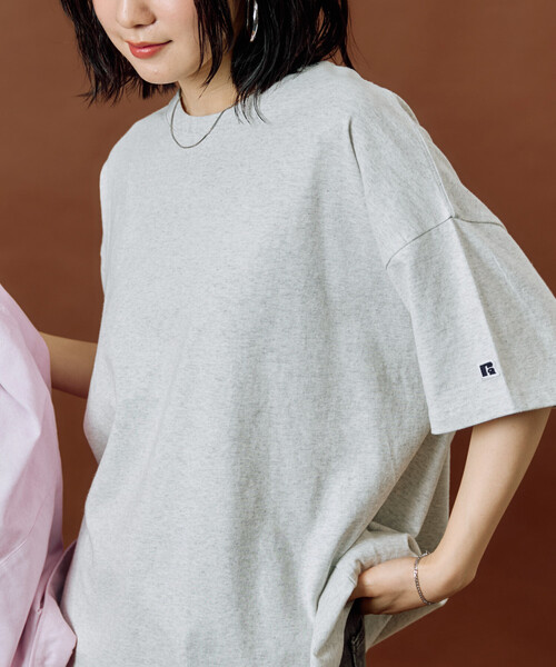 FREAK'S STORE(フリークスストア)の「限定展開 RUSSELL ATHLETIC × FREAK'S STORE/ラッセルアスレチック 別注 ビッグ シルエット 半袖 Tシャツ(Tシャツ/カットソー・レディース・オフホワイト/ネイビー/ブラック/サックスブルー/ライトグレー/レッド・フリ-)」の1枚目の写真