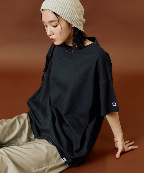 FREAK'S STORE(フリークスストア)の「限定展開 RUSSELL ATHLETIC × FREAK'S STORE/ラッセルアスレチック 別注 ビッグ シルエット 半袖 Tシャツ(Tシャツ/カットソー・レディース・オフホワイト/ネイビー/ブラック/サックスブルー/ライトグレー/レッド・フリ-)」の3枚目の写真
