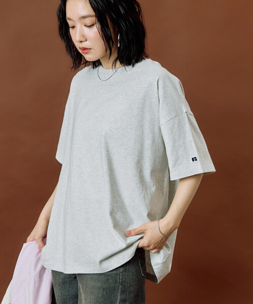 FREAK'S STORE(フリークスストア)の「限定展開 RUSSELL ATHLETIC × FREAK'S STORE/ラッセルアスレチック 別注 ビッグ シルエット 半袖 Tシャツ(Tシャツ/カットソー・レディース・オフホワイト/ネイビー/ブラック/サックスブルー/ライトグレー/レッド・フリ-)」の7枚目の写真