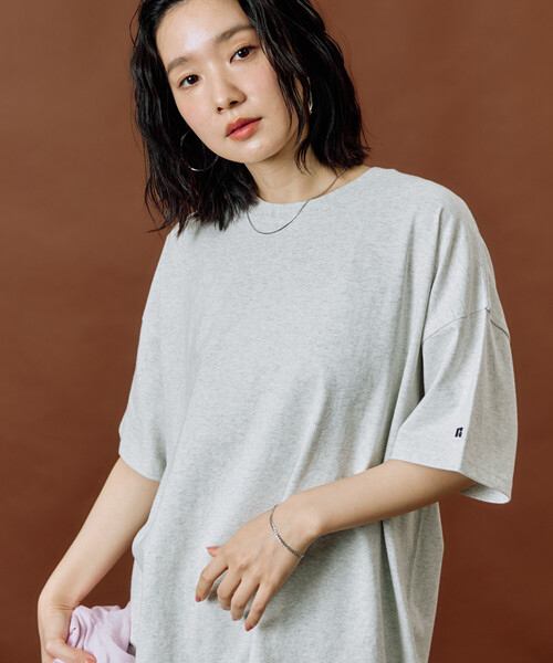 FREAK'S STORE(フリークスストア)の「限定展開 RUSSELL ATHLETIC × FREAK'S STORE/ラッセルアスレチック 別注 ビッグ シルエット 半袖 Tシャツ(Tシャツ/カットソー・レディース・オフホワイト/ネイビー/ブラック/サックスブルー/ライトグレー/レッド・フリ-)」の8枚目の写真