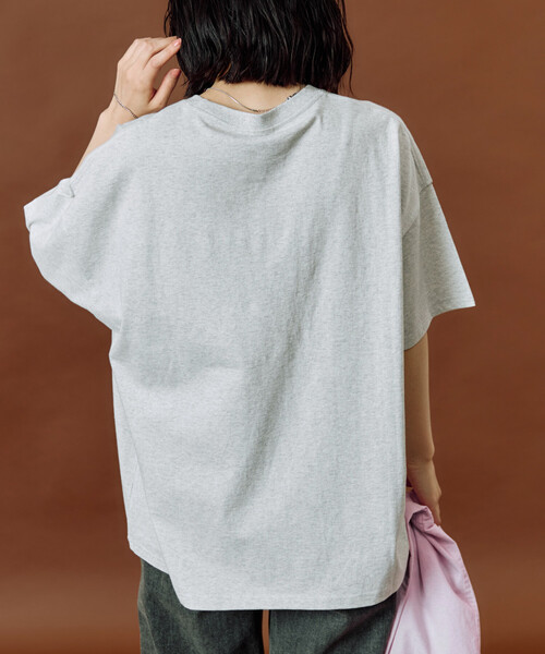 FREAK'S STORE(フリークスストア)の「限定展開 RUSSELL ATHLETIC × FREAK'S STORE/ラッセルアスレチック 別注 ビッグ シルエット 半袖 Tシャツ(Tシャツ/カットソー・レディース・オフホワイト/ネイビー/ブラック/サックスブルー/ライトグレー/レッド・フリ-)」の9枚目の写真