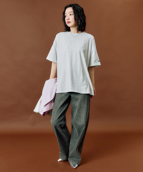 FREAK'S STORE(フリークスストア)の「限定展開 RUSSELL ATHLETIC × FREAK'S STORE/ラッセルアスレチック 別注 ビッグ シルエット 半袖 Tシャツ(Tシャツ/カットソー・レディース・オフホワイト/ネイビー/ブラック/サックスブルー/ライトグレー/レッド・フリ-)」の10枚目の写真