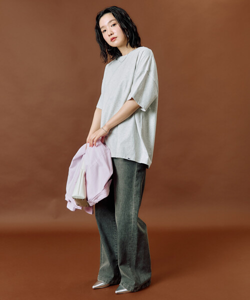 FREAK'S STORE(フリークスストア)の「限定展開 RUSSELL ATHLETIC × FREAK'S STORE/ラッセルアスレチック 別注 ビッグ シルエット 半袖 Tシャツ(Tシャツ/カットソー・レディース・オフホワイト/ネイビー/ブラック/サックスブルー/ライトグレー/レッド・フリ-)」の11枚目の写真