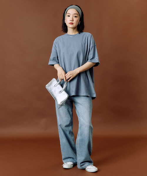 FREAK'S STORE(フリークスストア)の「限定展開 RUSSELL ATHLETIC × FREAK'S STORE/ラッセルアスレチック 別注 ビッグ シルエット 半袖 Tシャツ(Tシャツ/カットソー・レディース・オフホワイト/ネイビー/ブラック/サックスブルー/ライトグレー/レッド・フリ-)」の15枚目の写真