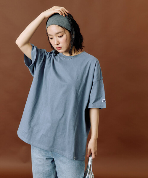 FREAK'S STORE(フリークスストア)の「限定展開 RUSSELL ATHLETIC × FREAK'S STORE/ラッセルアスレチック 別注 ビッグ シルエット 半袖 Tシャツ(Tシャツ/カットソー・レディース・オフホワイト/ネイビー/ブラック/サックスブルー/ライトグレー/レッド・フリ-)」の16枚目の写真