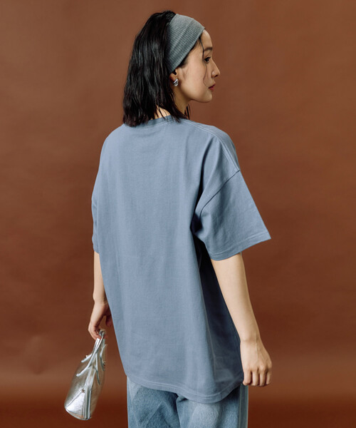 FREAK'S STORE(フリークスストア)の「限定展開 RUSSELL ATHLETIC × FREAK'S STORE/ラッセルアスレチック 別注 ビッグ シルエット 半袖 Tシャツ(Tシャツ/カットソー・レディース・オフホワイト/ネイビー/ブラック/サックスブルー/ライトグレー/レッド・フリ-)」の18枚目の写真