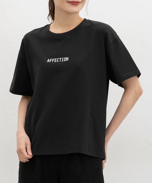 Honeys(ハニーズ)の「【ハニさら・接触冷感・UVカット・遮熱】きれいめロゴTシャツ(Tシャツ/カットソー・レディース・ベージュ/ブラック/モカ/ライトブルー/オフホワイト・LL/S/M/L)」の2枚目の写真