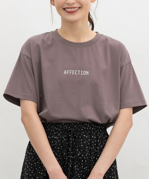 Honeys(ハニーズ)の「【ハニさら・接触冷感・UVカット・遮熱】きれいめロゴTシャツ(Tシャツ/カットソー・レディース・ベージュ/ブラック/モカ/ライトブルー/オフホワイト・LL/S/M/L)」の3枚目の写真