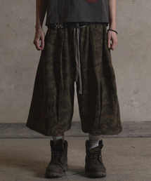 Gotter Gallery（ゴッターギャラリー）の「WIDE CURVED BERMUDA SWEAT SHORTS_CAMO（その他パンツ）」