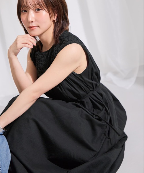 COHINA(コヒナ)の「【Made in India】スモッキングデザインワンピース 【低身長・小柄女性】(ワンピース・レディース・ホワイト/ブラック/レッド・SHORT/REGULAR)」の3枚目の写真